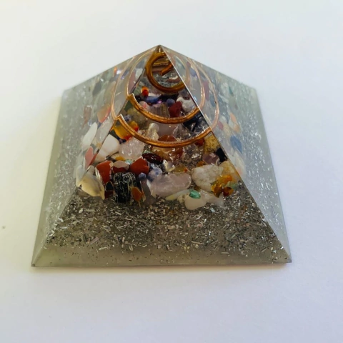 Pirâmide de Orgonite
