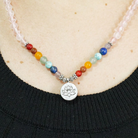 Colar Japamala 108 contas em pedra 7 chakras - Quartzo rosa