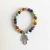 Pulseira dos 7 Chakras em Pedra com Pingente de Mão Hansá
