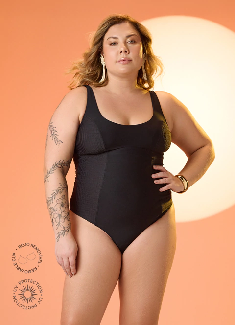 MAIÔ PLUS SIZE COM DECOTE EM U PRETO