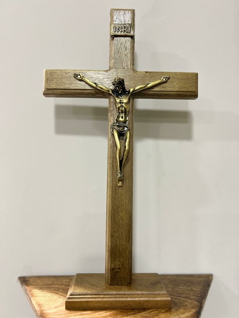 Crucifixo em Madeira 37cm - Base removível - comprar online