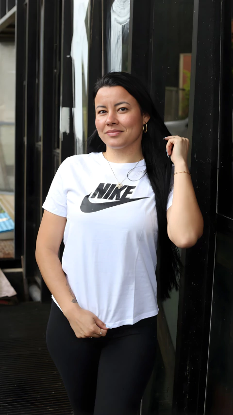 CAMISETA NIKE SPORTSWEAR ESSENTIALS - comprar online