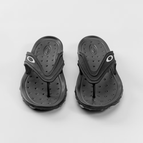 SANDALIA OAKLEY TITAN PRETO