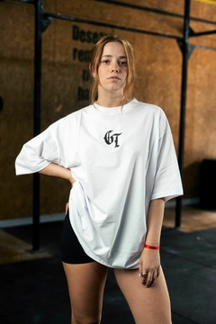 REMERA OVERSIZE GÓTICA WHITE