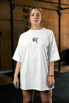 REMERA OVERSIZE GÓTICA WHITE - comprar online