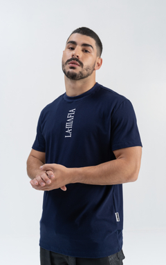 CAMISETA AZUL ESCRITA LA•MAFIA BASIC