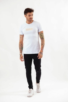 Camiseta Nakyk Niemeyer Gold Branco - PSY Multimarcas