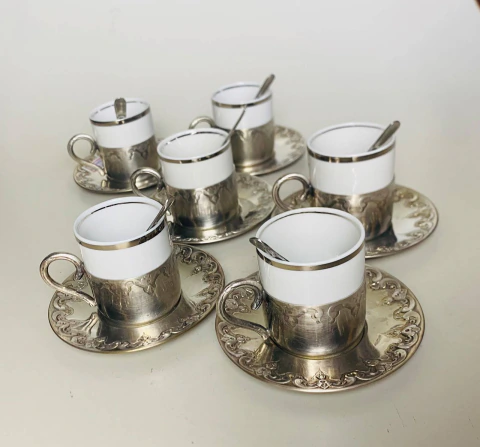 2270 CONJUNTO DE XÍCARAS PARA CAFEZINHO EM PORCELANACOM SUPORTE E PIRES EM AÇO INOX