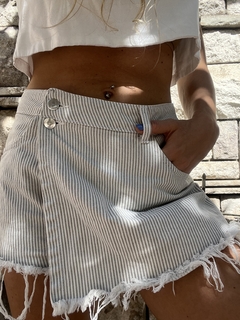 Short pollera rayado