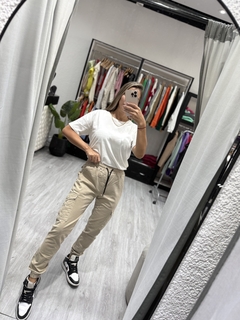 Jogger cargo gabardina