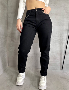Jean MOM c tachas negro