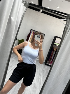 Musculosa tiritas modal en internet