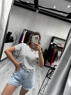 Remera con mangas rayada