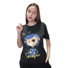 Remera Coraline y la puerta secreta