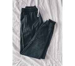Jogging chupin gama de grises en internet