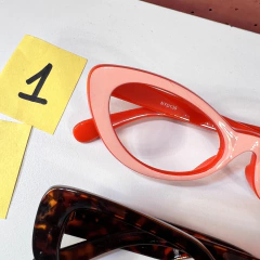 Modernos lapiceros - Gafas y Makeup