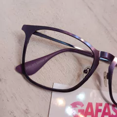 metal violeta - Gafas y Makeup