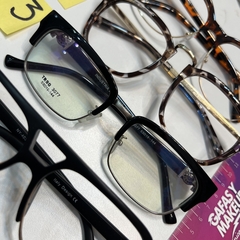 Buda - Gafas y Makeup