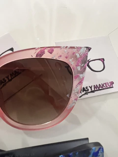 Mia Brillos - Gafas y Makeup