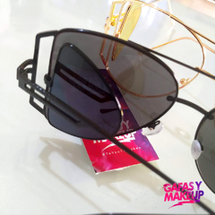 Salt - Gafas y Makeup