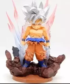 FIGURA DRAGON BALL SUPER - GOKU ULTRA CON RAYOS