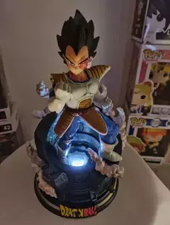FIGURA VEGETA CON LUZ IMPORTADA - DRAGON BALL Z 23CM en internet