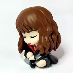 FIGURA GASHAPON SENTADA HERMIONE - HARRY POTTER 5 CM - comprar online