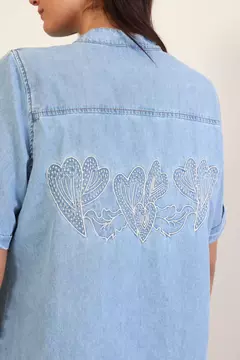 Camisa Denim Bordada Corazon - comprar online