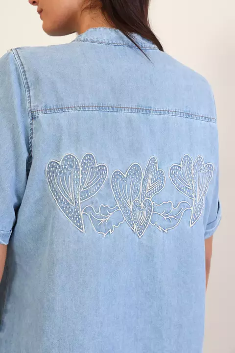 Camisa Denim Bordada Corazon - comprar online