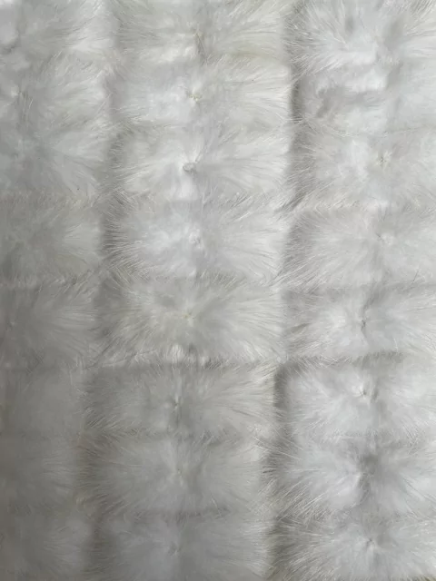 Pompom bigode - Cor Branco