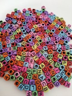 Letra Preta Cubo Colorido