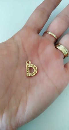 PINGENTE DOURADO LETRA " D "