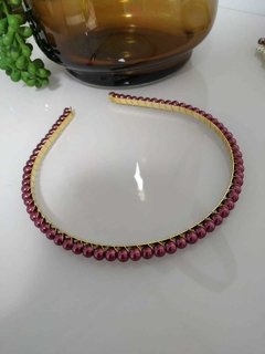 Tiara com perolas - cor bordô