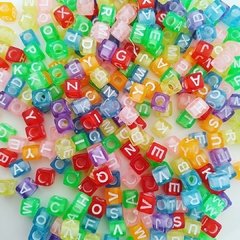 Letra cubo colorida transparente