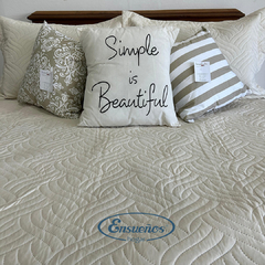 Imagen de Set Cubrecama Punzonado Queen Size Beige