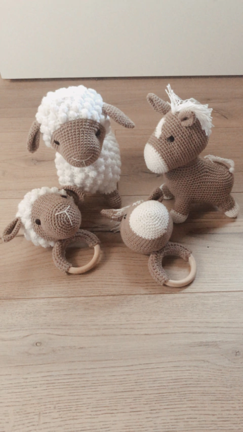 Set sonajero y muñeco de apego