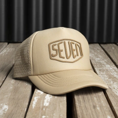 Seven Beige en internet