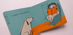Se siente un perro sentado - Librería El gato Neftalí