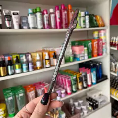 LÁPIS DE OLHO MARROM COM APONTADOR MIA MAKE - comprar online