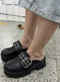 Zuecos Zira Negros - MARIA PE