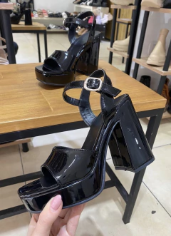 Sandalias Parma Charol Negro - comprar online