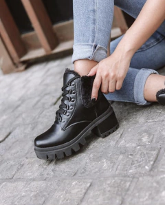 Borcegos Aspen Negros - MARIA PE