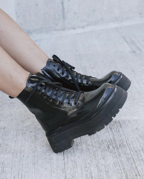 Borcegos Martin Negros Charol