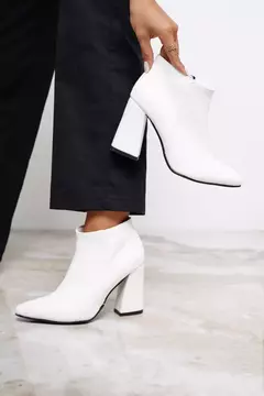 BLESS BLANCO en internet