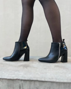Botas Bless Negro Con Charol en internet