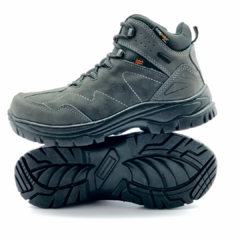 Borcego de Hombre Trekking MOUNTREK 35/45 (988) en internet