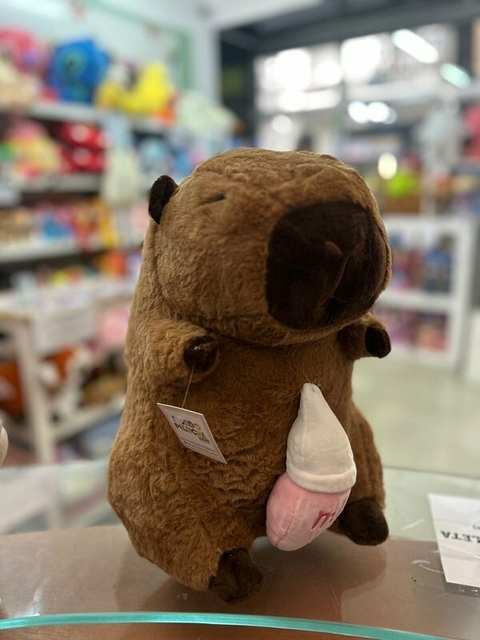 Peluche CAPYBARA Carpincho c/Helado Mediano