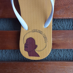 Chinelo fem amarelo Mulher Preta - comprar online