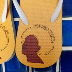 Chinelo fem amarelo Mulher Preta - loja online