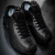 Nike Shox R4 All-Black na internet